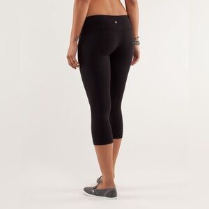 Lulu Low Rise Wunder Under Black Capri‎ Legging Medium/8